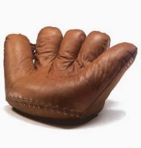 Кресло Joe, с формата на бейзболна ръкавица - Джо Ди Маджио