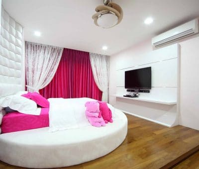 Романтичен стил на спалнята – красота, мекота, розови цветя и топлина